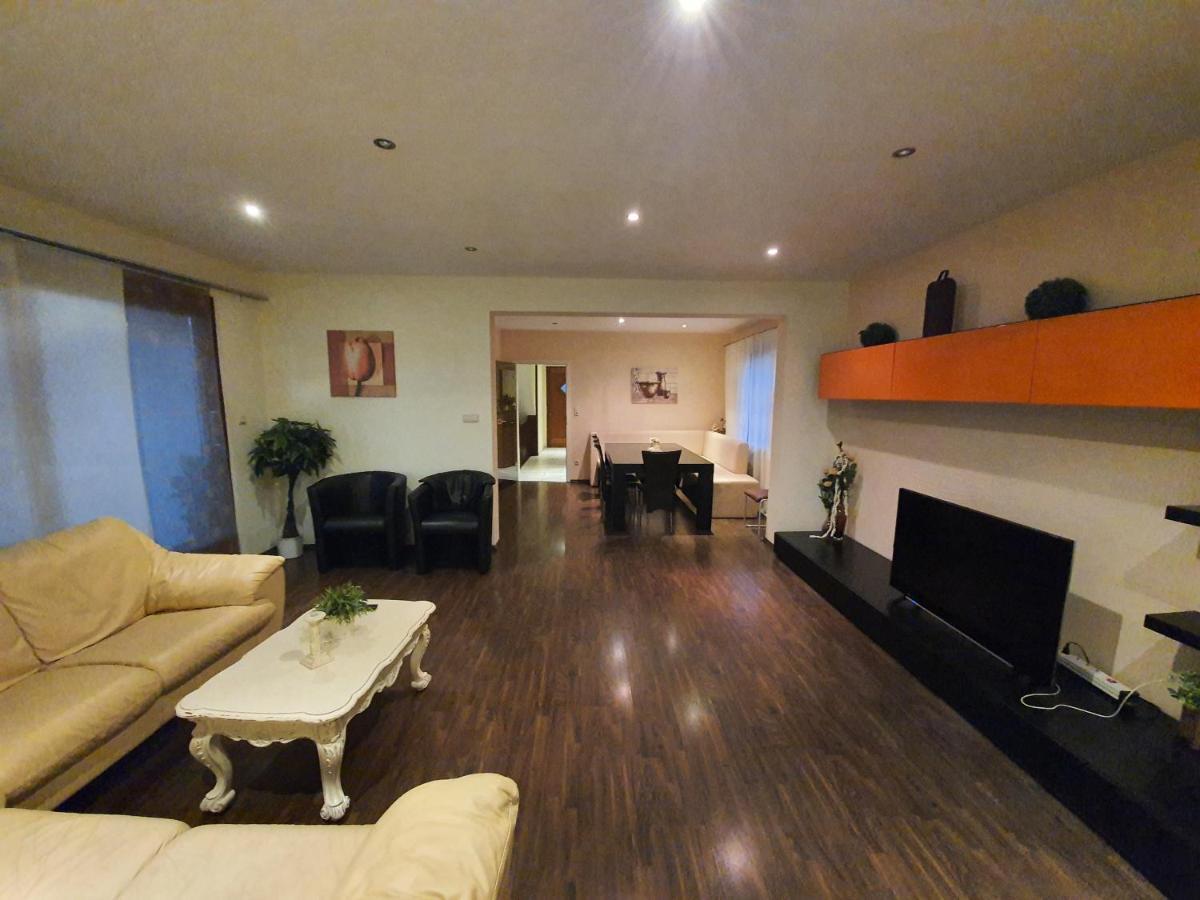 Apartment Bei Hamburg Bis 10 Personen Mit Terasse Und Gartennutzung. Buchholz in der Nordheide Luaran gambar